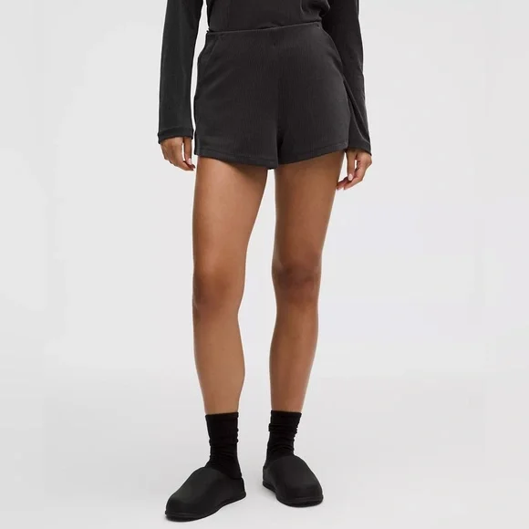 lululemon athletica Charcoal Ribbed Athletic Shorts cheeky 4 pockets elastic - Picture 4 of 13